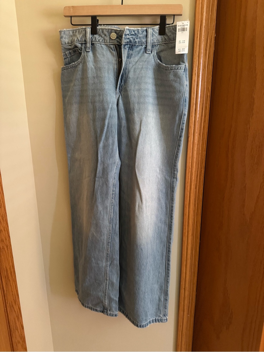 Hollister Curvy Mid-Rise Baggy Jeans - Light Wash Blue